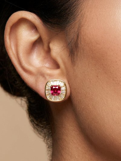 The Tudor Crimson Crest earring