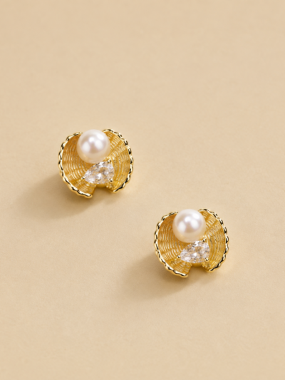 Textured Shell Pearl earring