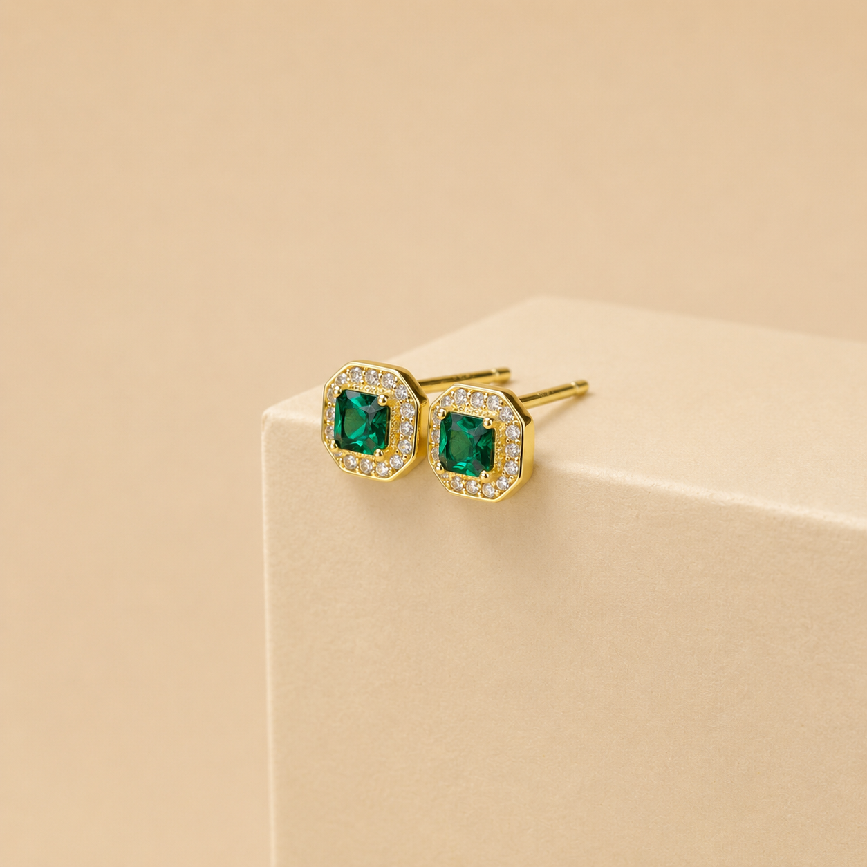 Square Emerald Halo earring - Image 2