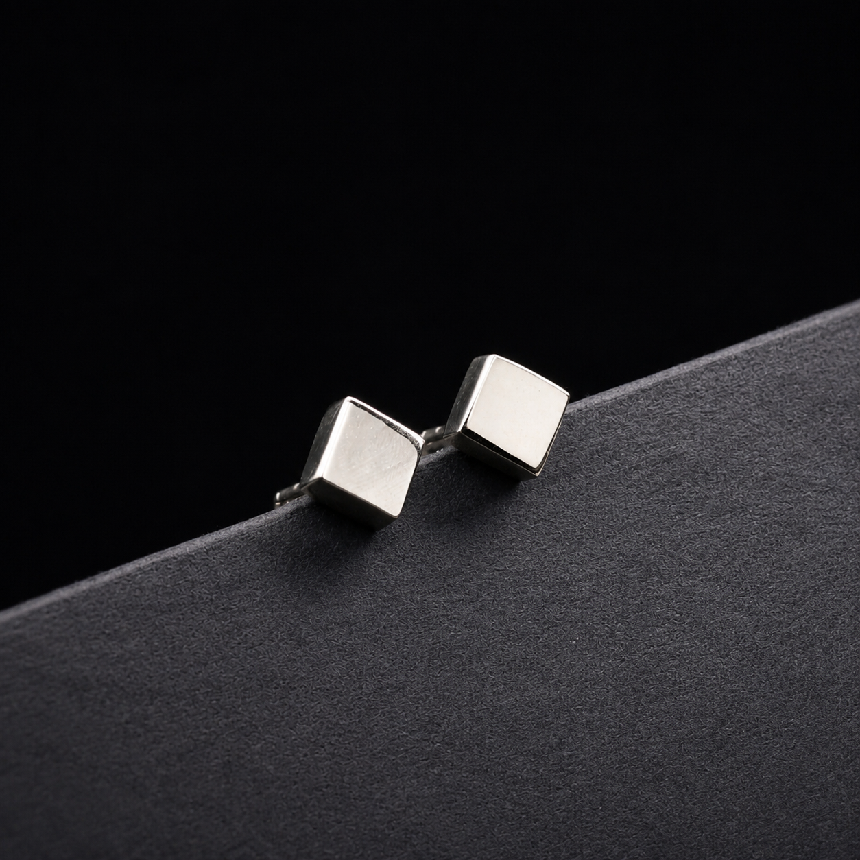 Cobblestones of York earring - Image 2