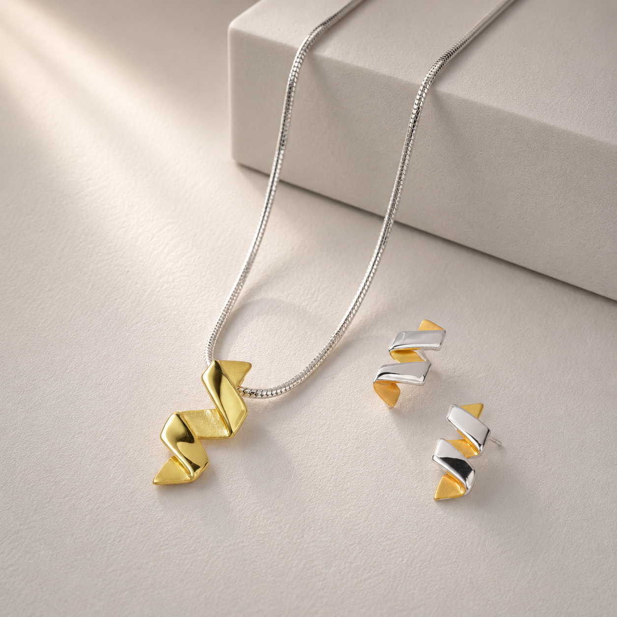 Tempest Queen Pendant Set - Image 2