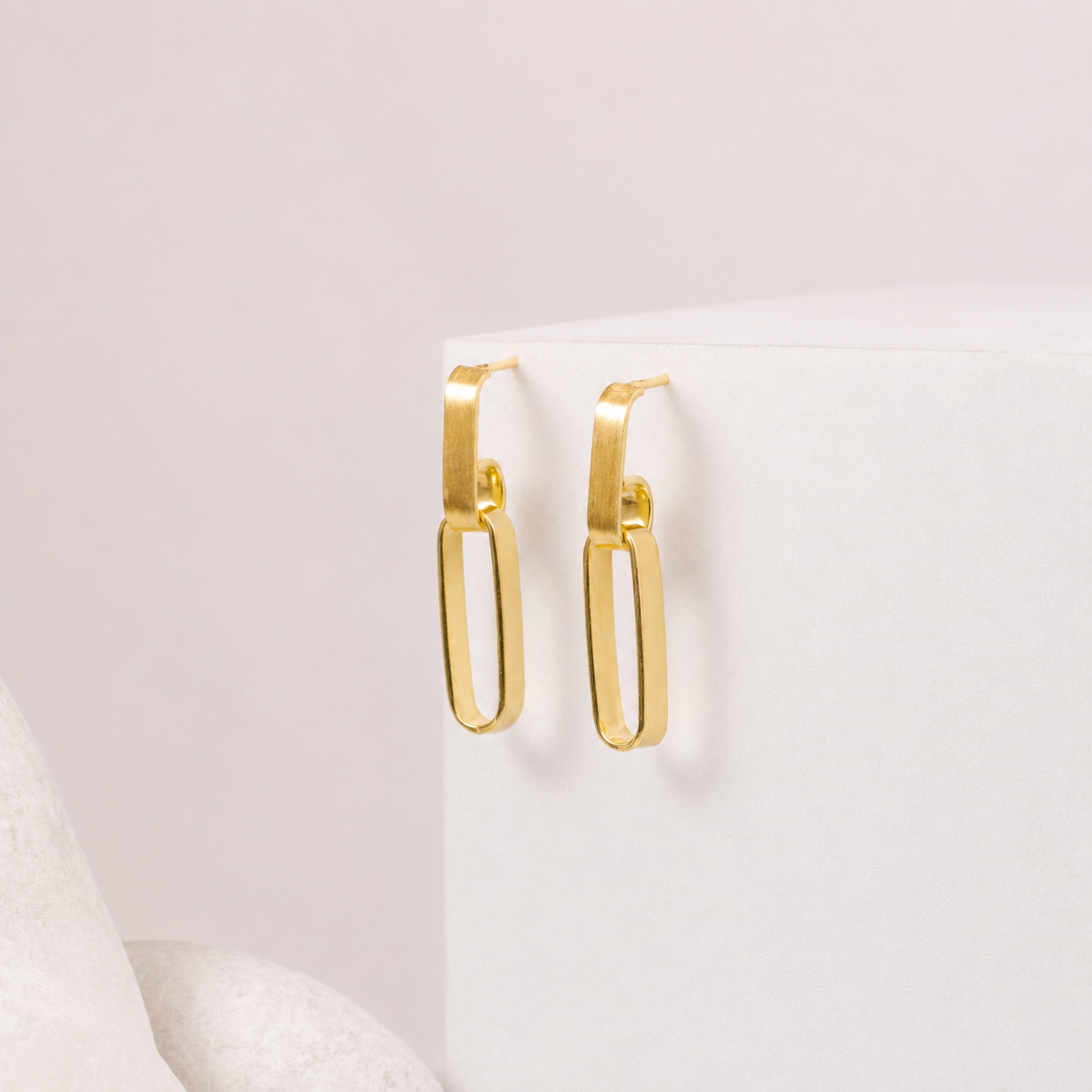 Modern Interlocking Link Dangler Earring - Image 2