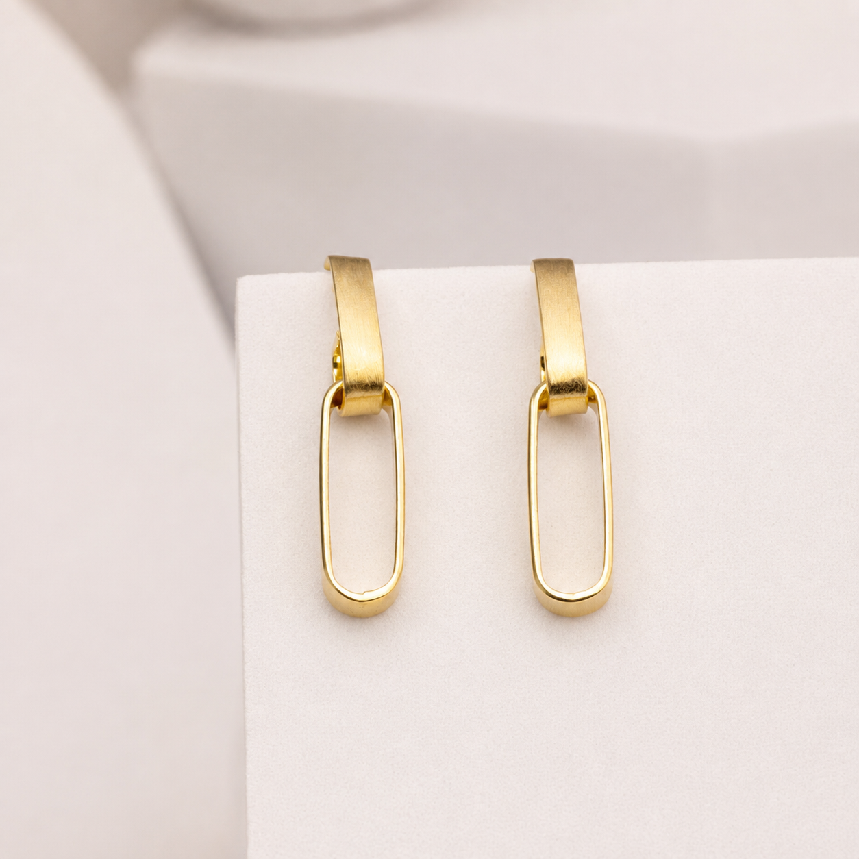 Modern Interlocking Link Dangler Earring - Image 3