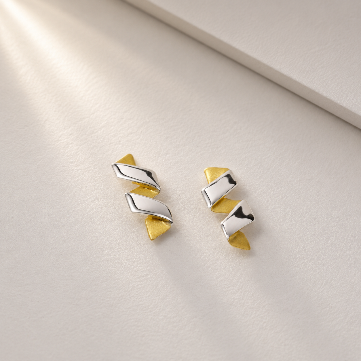 Tempest Queen Pendant Set - Image 3