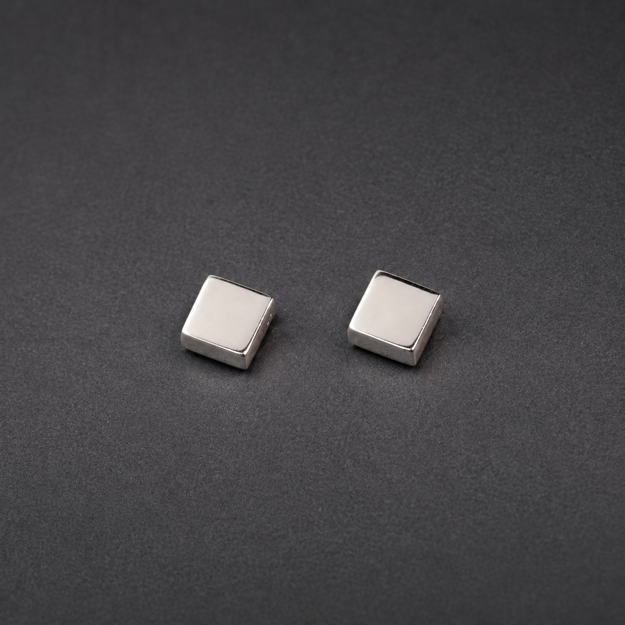 Cobblestones of York earring - Image 3