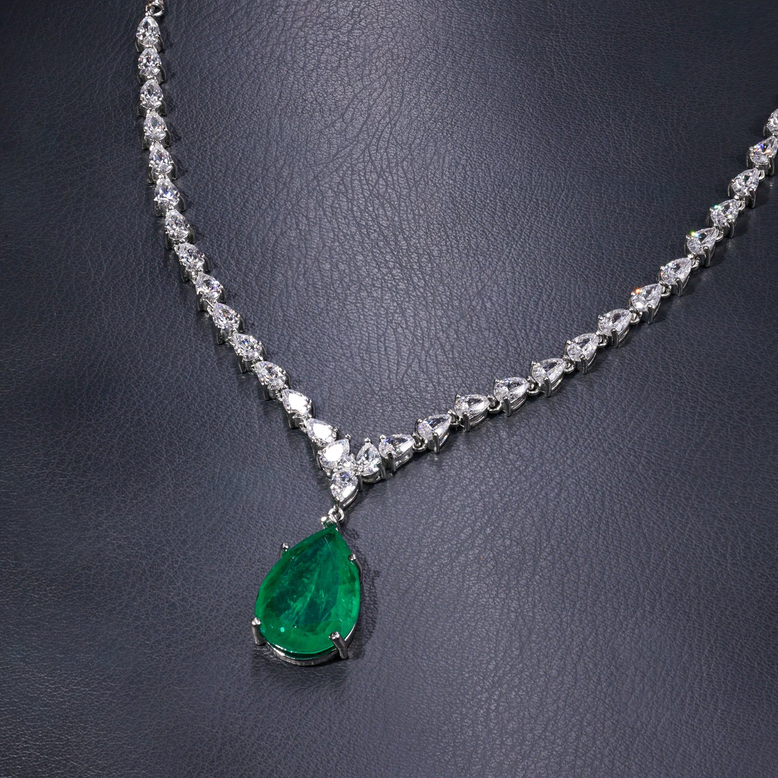 The Emerald Koh-e-Noor Set - Image 2