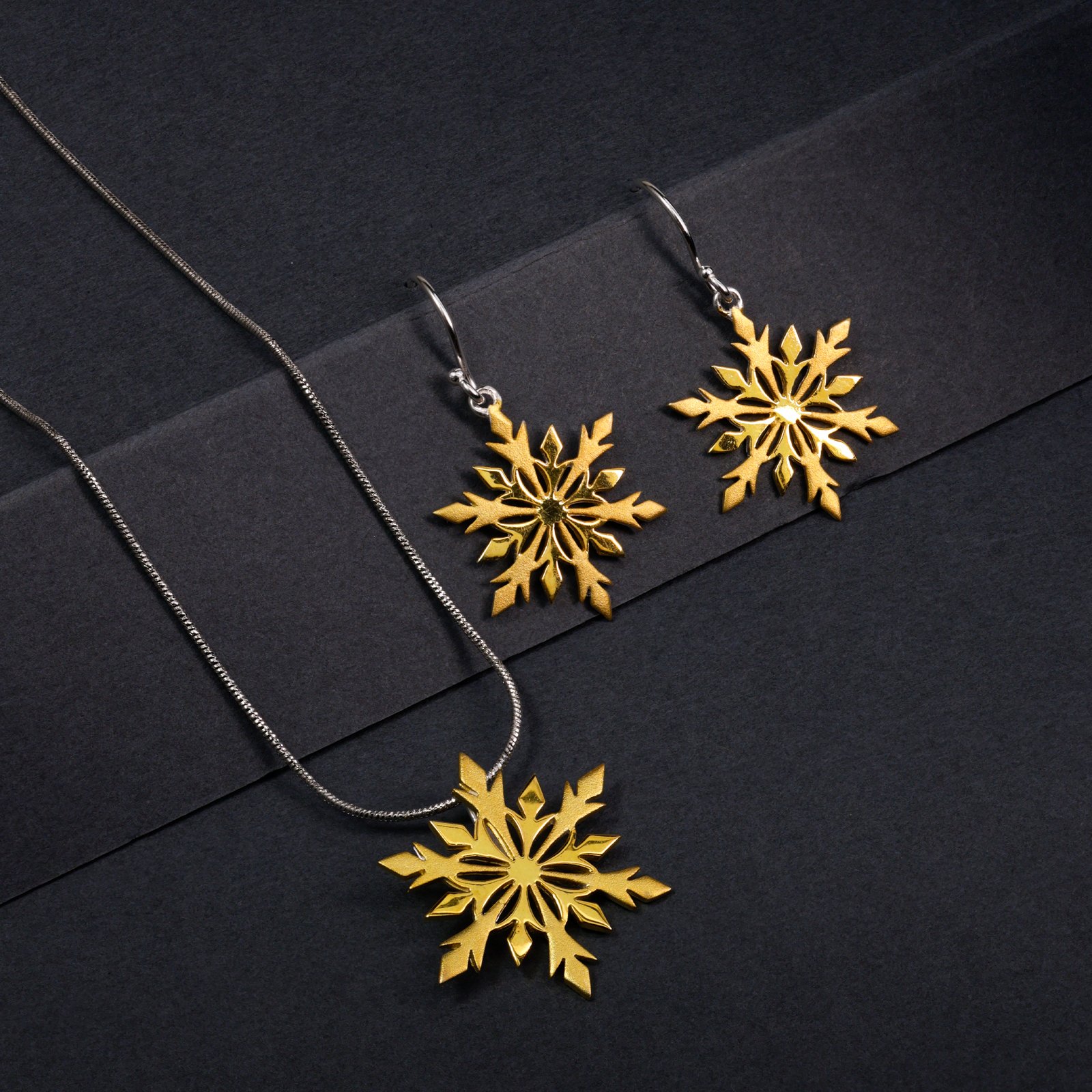 A Winter’s Tale Pendant Set - Image 2