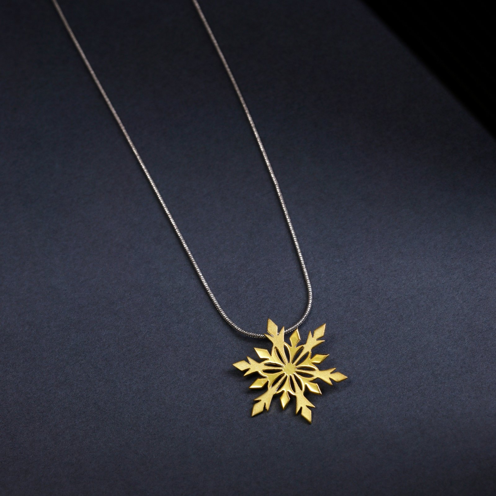 A Winter’s Tale Pendant Set - Image 3