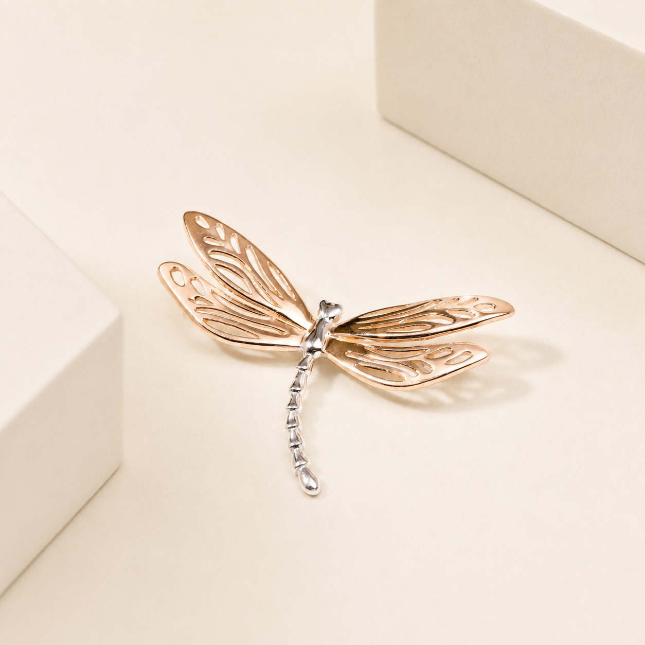 The Filigree Flight Brooch - Image 4